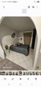a bedroom with a bed in a room with an arch at Sophie Appartement in Villeneuve-sur-Lot