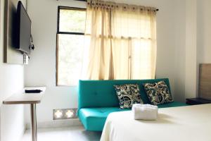 Säng eller sängar i ett rum på Punta Caribana Casa Hotel