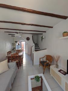 a living room with a couch and a table at Jardín secreto del Mar Menor, La Manga in San Javier