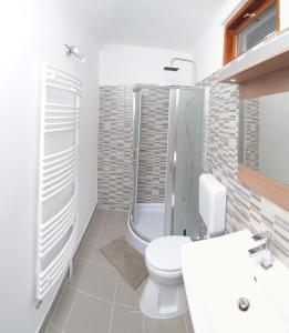 Koupelna v ubytování La Siesta Bogács Apartman