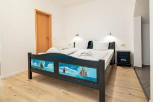 a bedroom with a bed with a aquarium in it at Strandläufer in Thiessow