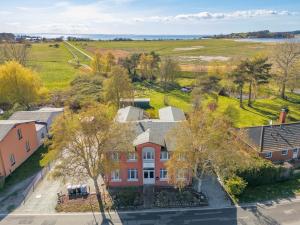 an aerial view of a large house with a yard at Heimathafen in Thiessow