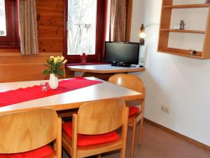 a dining room with a table and chairs and a television at Ferien- & Freizeitpark Grafenhausen in Grafenhausen