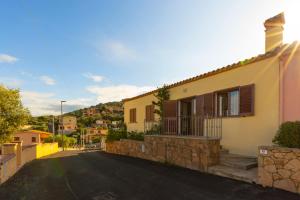 an empty street in a town with a house at Molara Ichnos House in San Teodoro