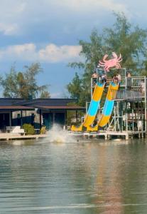 a ride on a water slide on a lake at มีดี ฟาร์ม โฮมสเตย์ in Ban Klam