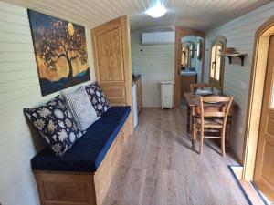 Gallery image of La roulotte de Fondain logement insolite in Laqueuille