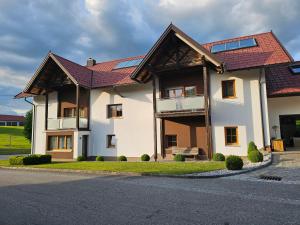 a white house with a red roof at Ferienwohnung Scheuringer in Enzenkirchen