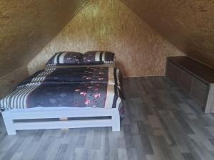 a bedroom with a bed in a attic at Wichrowa Skarpa in Rusinowo