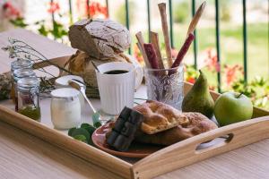 a wooden tray with a plate of food on a table at Can Alemany in Santa Margarita de Mombúy