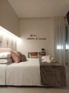 a bedroom with a bed with a sign on the wall at B&B in centro in Eboli +7 photos