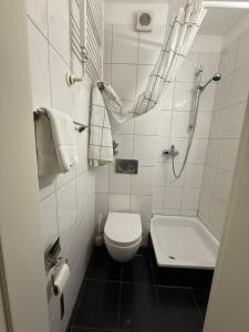 Kupatilo u objektu Kölner Hotel