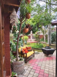 a patio with a couch and a tree and a fountain at Casa Emiluz in La Serena