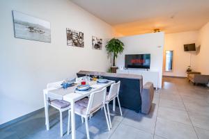 a living room with a white table and chairs at NOVELLA DEL MAR prima fila dal mare in Grottammare