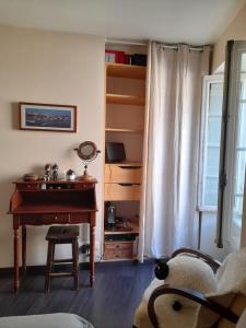 a bedroom with a desk and a window and a desk at Chez Is-Mi in Chauriat