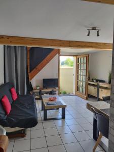 a living room with a couch and a table at La p'tite maison in Bordeaux-Saint-Clair