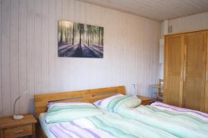 a bedroom with two beds and a picture on the wall at Ferienhaus Heideblick in Zerpenschleuse