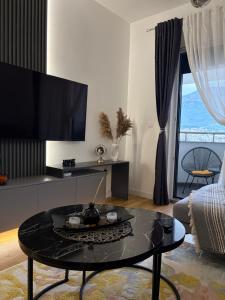 a living room with a tv and a coffee table at Sarah Central City Apartment-Bar in Bar