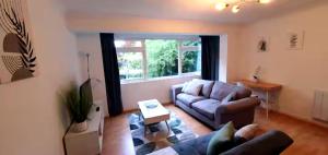 a living room with a couch and a table at Reigate - 1 Bed by Mobius Property Solutions in Reigate