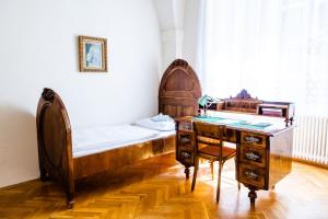 a bedroom with a bed and a desk and a bed and a desk sidx sidx at Zisterzienserstift Lilienfeld in Lilienfeld