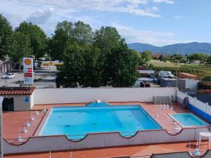 a large swimming pool on top of a building at Hotel Il Boschetto in Pistoia