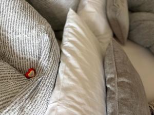 a red heart pin sitting on a white couch at Dorfblick Barweiler in Barweiler