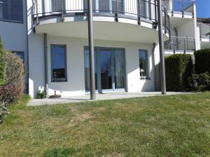 a house with a balcony on the side of it at 54 Appartement Residenz Bellevue U in Zinnowitz