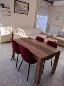 a living room with a wooden table and chairs at JIMMYS HOME in Skala Prinou