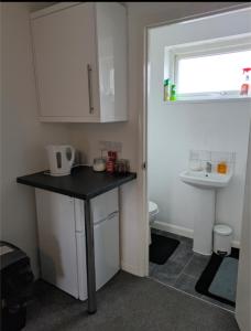 a small kitchen with a counter and a sink at Corby Double & En-suite Rooms NN17 2LZ area Ideal Contractors Short & Long stays Opposite Lodge Park Leisure Center in Corby +45 photos