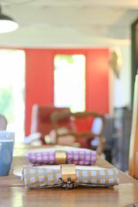 a belt on a wooden table with two pillows at Le refuge, 4 personnes in Envermeu
