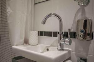 Ένα μπάνιο στο Notre Dame Paradis Latin +10 φωτογραφίες