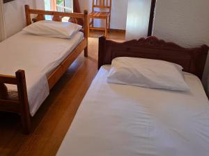 two twin beds in a room with at KiteBay Villa in Rákhai