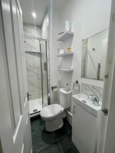 a white bathroom with a toilet and a sink at The Nook Dunblane in Dunblane +27 photos