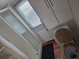 a bathroom with a toilet with a wooden seat at High View in Freystrop