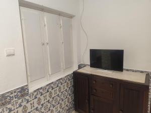 a tv sitting on top of a dresser in a room at Retiro da Charneca in Fazendas de Almeirim