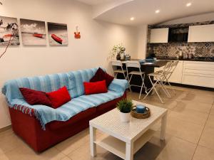 a living room with a couch and a kitchen at BASSA MAREA in Gaeta