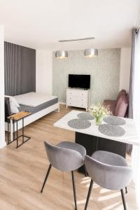 a living room with a bed and a table and chairs at Willa Apart 19A in Karpacz
