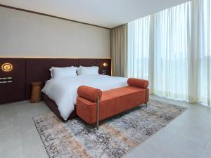 a bedroom with a large bed and a chair at Brada Collection Vendôme in Guadalajara +51 photos
