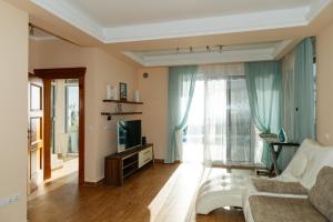 a living room with a couch and a tv at Blue Horizon Villa DV in Dobra Voda