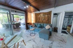 a living room with a blue couch and a table at Oasis fataga 2 in San Bartolomé