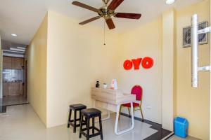 a dining room with a ceiling fan and stools at Hotel O Sofia Homestay Syariah in Bogor +21 photos