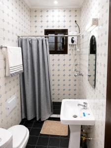 a bathroom with a sink and a toilet at Résidence Tango - Appartements Meublés - 4 types in Bafoussam +15 photos