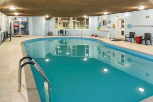 a large swimming pool in a building at Econo Lodge Inn & Suites Medicine Hat Highway 1 in Medicine Hat