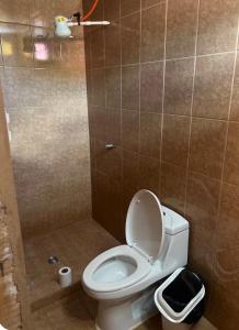 a bathroom with a toilet with the lid up at Esperanza Escape Cabin in Intibucá