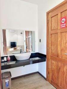a bathroom with a sink and a mirror at Soleil Crown Boutique in Thôn Trường Giang