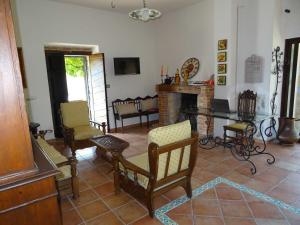 a living room with chairs and a fireplace at AGRITURISMO iL PIOPPETO in Cassino