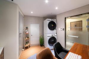 a laundry room with a washer and dryer at LAHA Boutique DDP Dongdaemun in Seoul