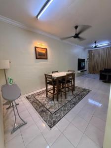 a dining room with a table and chairs at Lanisa Staycation Mesra in Kampong Padang Bungor