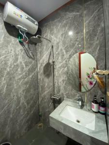 a bathroom with a sink and a blow dryer at Khách sạn Tam Sơn in Ha Giang +62 photos