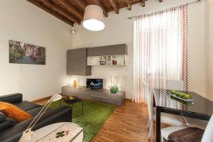 a living room with a couch and a table at FL Apartments Charming Flat in the heart of Trastevere in Rome