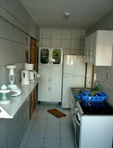Kuchyňa alebo kuchynka v ubytovaní Apartamento Alice Tenório